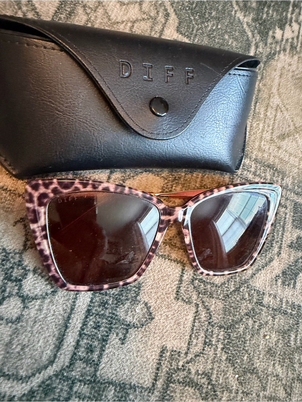 Diff Eyewear Pink Leopard Cat-Eye Sunglasses